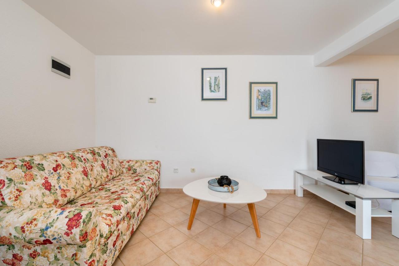 Villa Bella Vista - Apartments 라빈 외부 사진